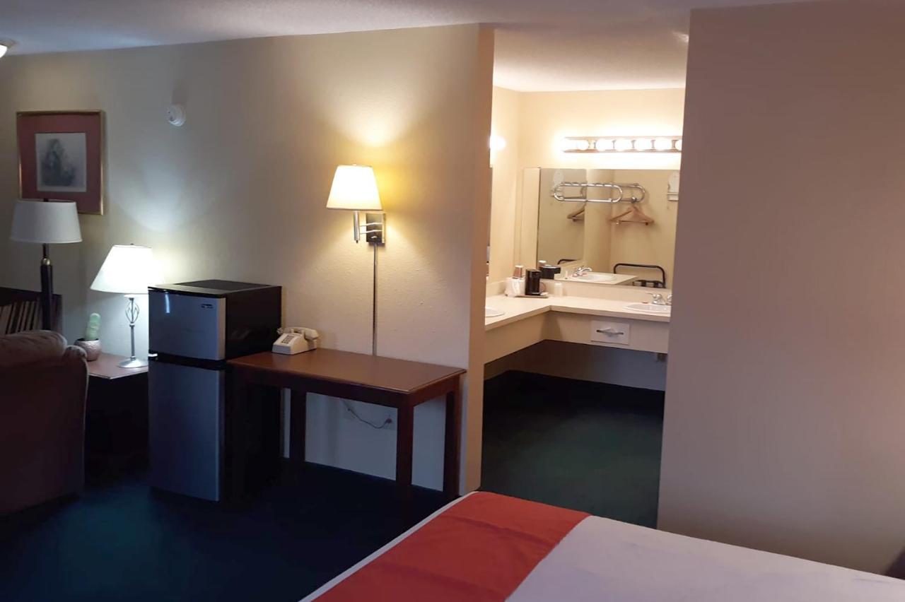 Super Value Inn Valdosta Exteriör bild